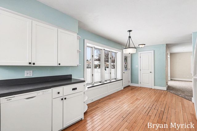 216 Dartmouth Avenue, Holland, MI 49423