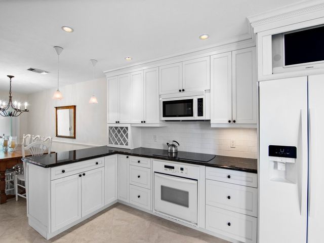 560 N Monterey Drive, Indian River Shores, FL 32963