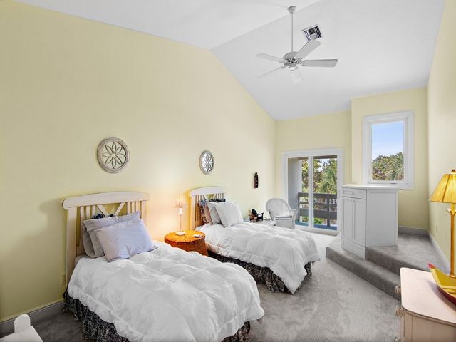 560 N Monterey Drive, Indian River Shores, FL 32963