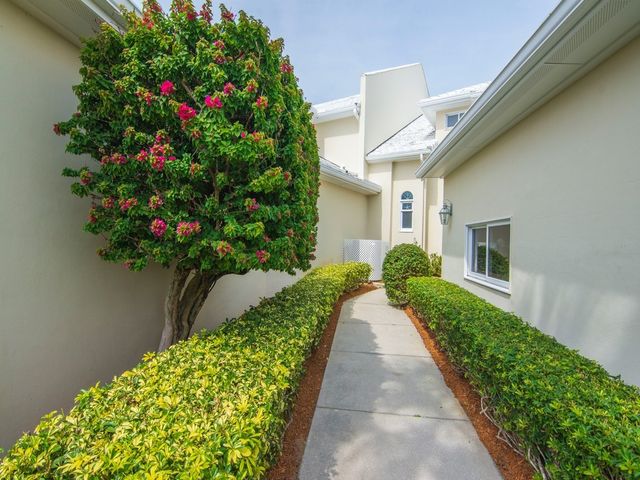 560 N Monterey Drive, Indian River Shores, FL 32963
