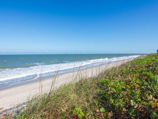 560 N Monterey Drive, Indian River Shores, FL 32963