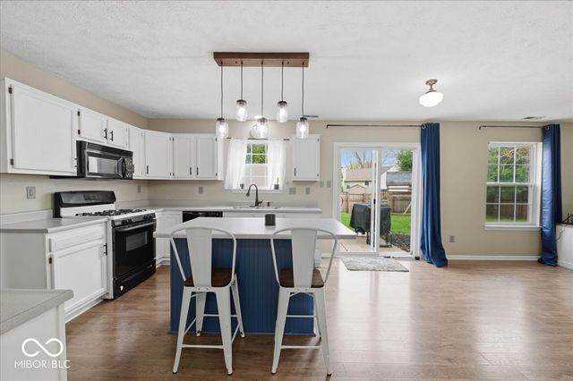 18 Village Parkway, Pendleton, IN 46064