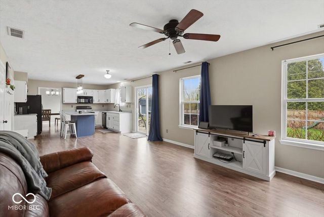 18 Village Parkway, Pendleton, IN 46064