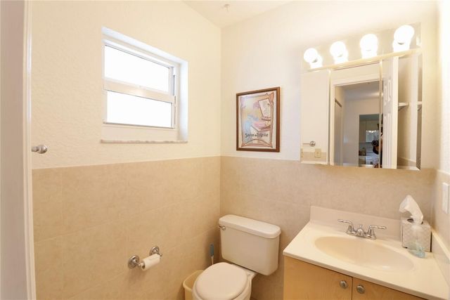 419 SW Natura Avenue B, Deerfield Beach, FL 33441