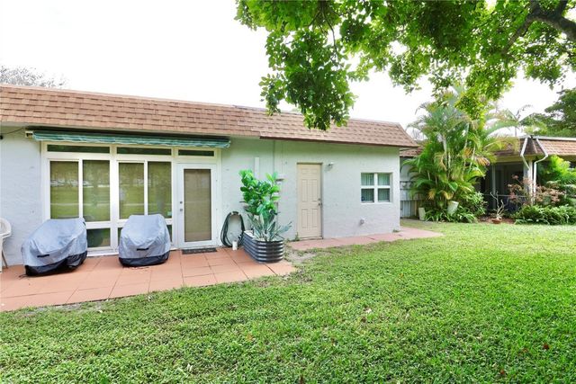 419 SW Natura Avenue B, Deerfield Beach, FL 33441