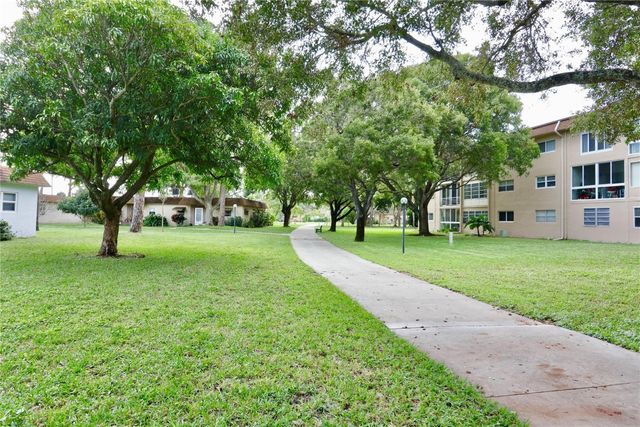 419 SW Natura Avenue B, Deerfield Beach, FL 33441