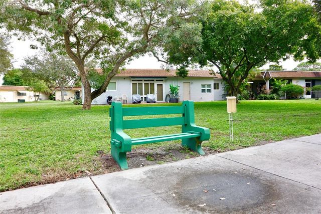 419 SW Natura Avenue B, Deerfield Beach, FL 33441