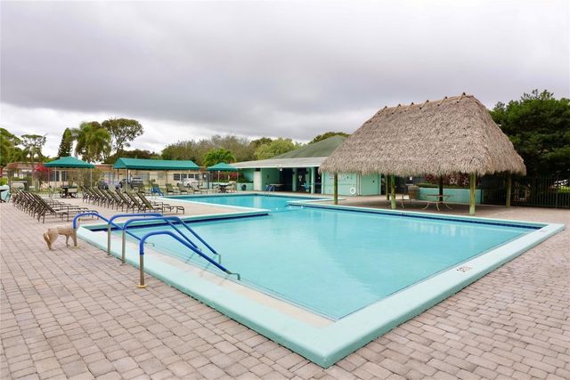 419 SW Natura Avenue B, Deerfield Beach, FL 33441