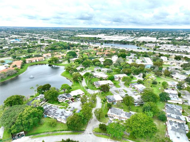 419 SW Natura Avenue B, Deerfield Beach, FL 33441