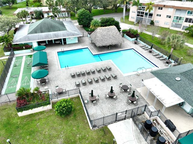 419 SW Natura Avenue B, Deerfield Beach, FL 33441