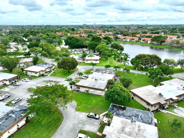 419 SW Natura Avenue B, Deerfield Beach, FL 33441