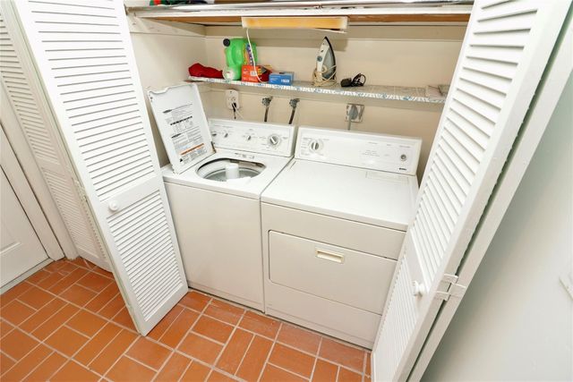 419 SW Natura Avenue B, Deerfield Beach, FL 33441