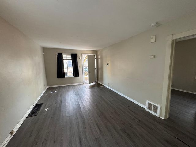 633 Parkway Drive, Saint Paul, MN 55106