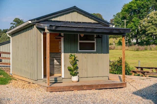 3220 Knob Creek Road, Johnson City, TN 37615