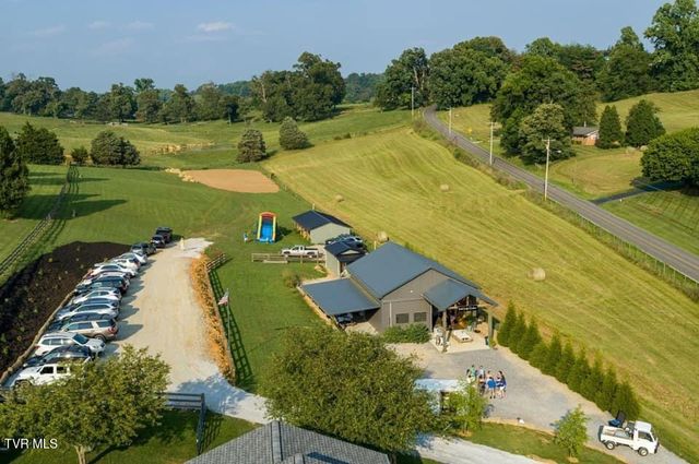 3220 Knob Creek Road, Johnson City, TN 37615