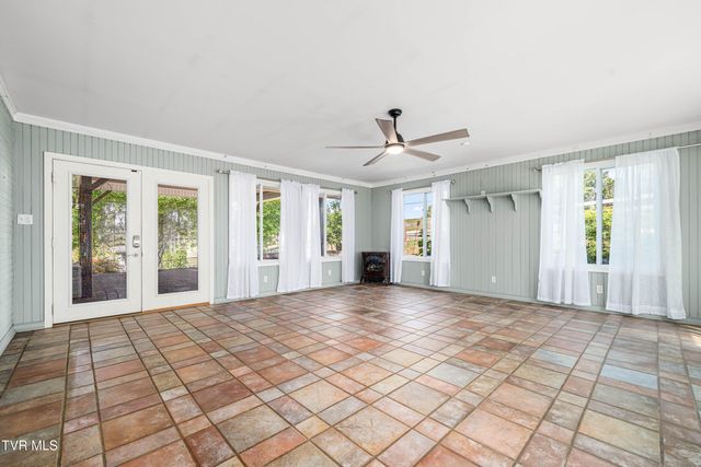 3220 Knob Creek Road, Johnson City, TN 37615