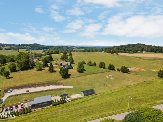 3220 Knob Creek Road, Johnson City, TN 37615