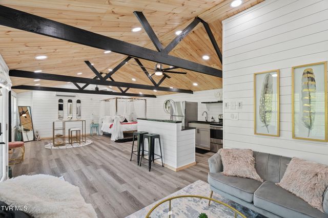 3220 Knob Creek Road, Johnson City, TN 37615