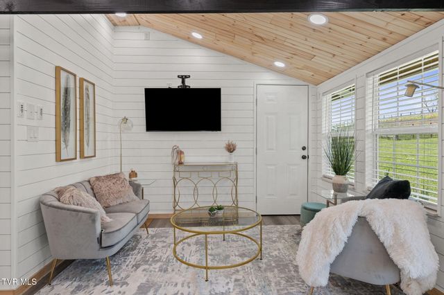 3220 Knob Creek Road, Johnson City, TN 37615