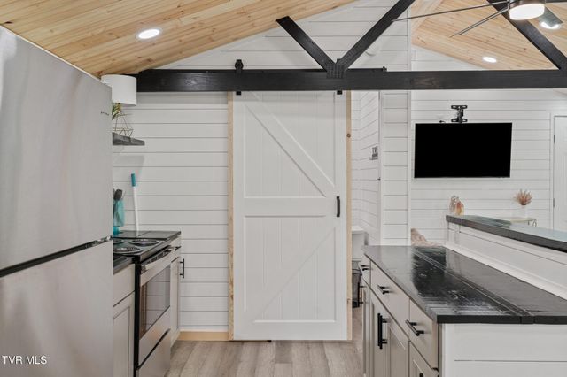 3220 Knob Creek Road, Johnson City, TN 37615