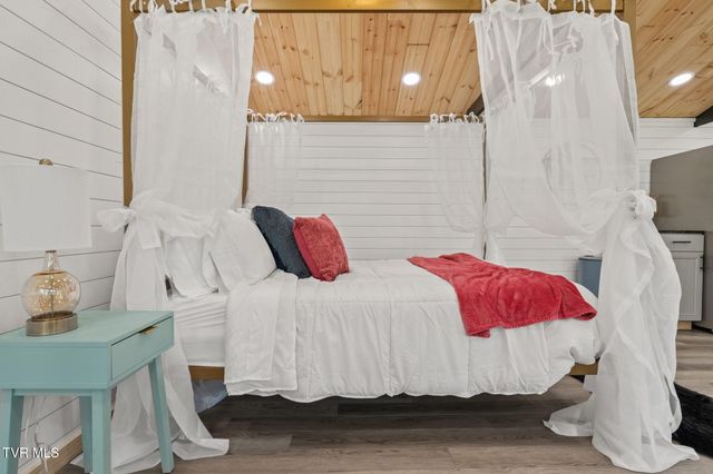 3220 Knob Creek Road, Johnson City, TN 37615