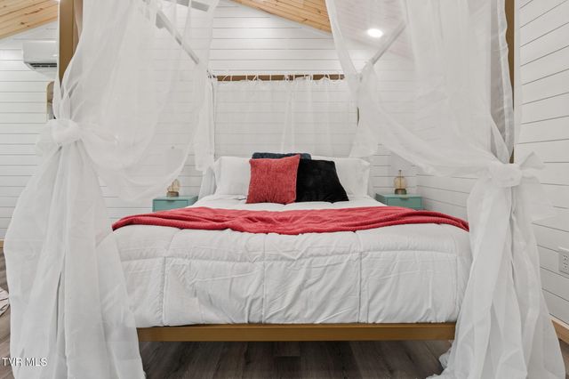 3220 Knob Creek Road, Johnson City, TN 37615