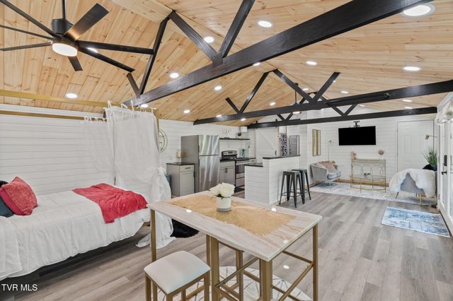 3220 Knob Creek Road, Johnson City, TN 37615