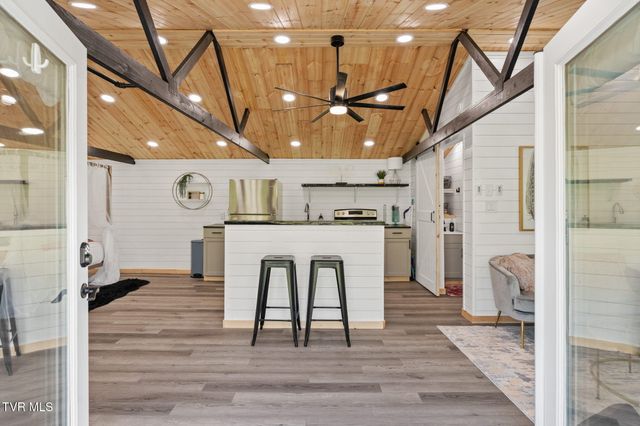 3220 Knob Creek Road, Johnson City, TN 37615