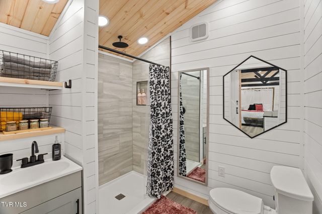 3220 Knob Creek Road, Johnson City, TN 37615