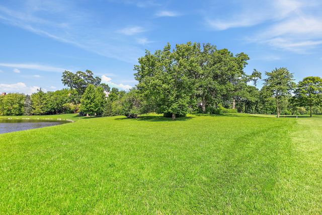 57 Hillburn Lane, North Barrington, IL 60010