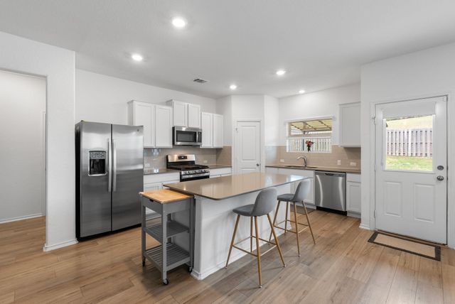 1240 Sweetspire ST, Leander, TX 78641