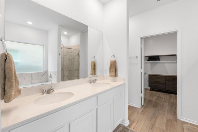 1240 Sweetspire ST, Leander, TX 78641