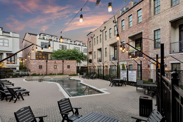 2135 Marilla Street, Dallas, TX 75201