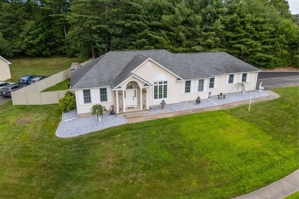 30 Radisson Ln, Westfield, MA 01085