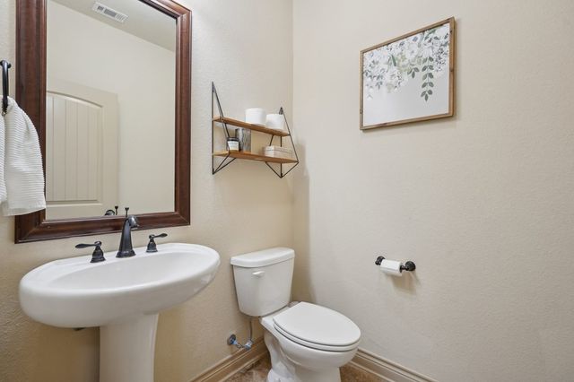 229 Yorktown Blvd, Kerrville, TX 78028