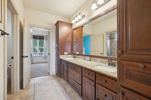 229 Yorktown Blvd, Kerrville, TX 78028