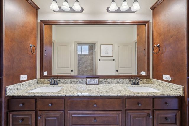 229 Yorktown Blvd, Kerrville, TX 78028