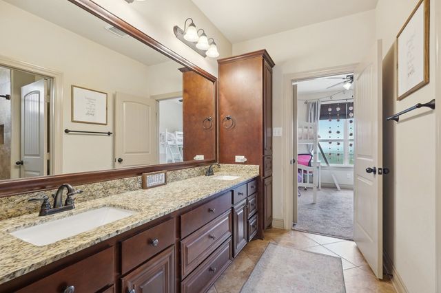 229 Yorktown Blvd, Kerrville, TX 78028