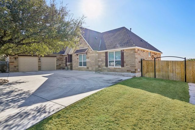 229 Yorktown Blvd, Kerrville, TX 78028