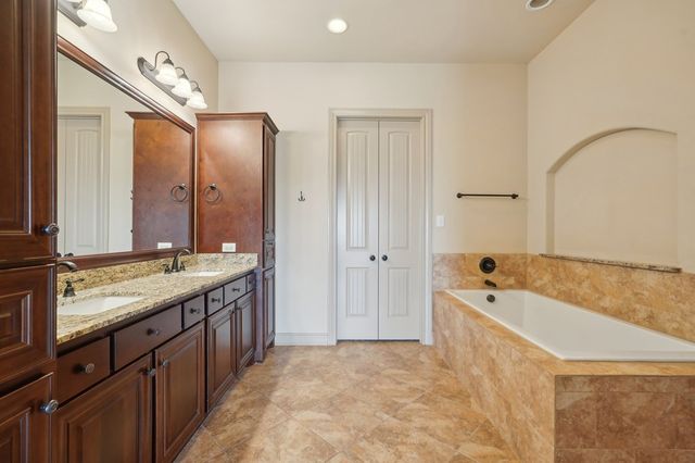 229 Yorktown Blvd, Kerrville, TX 78028