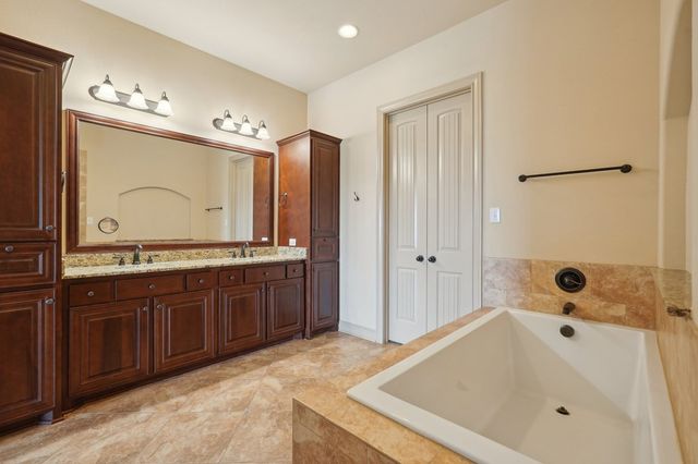 229 Yorktown Blvd, Kerrville, TX 78028