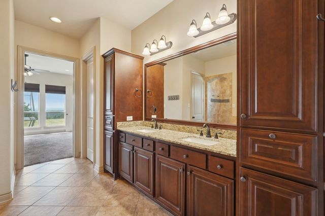229 Yorktown Blvd, Kerrville, TX 78028