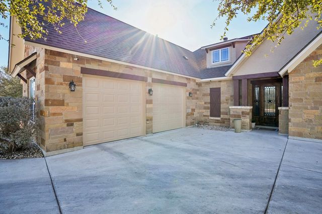 229 Yorktown Blvd, Kerrville, TX 78028