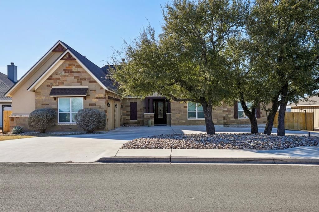 229 Yorktown Blvd, Kerrville, TX 78028