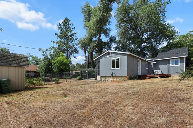 2415 West Street, Redding, CA 96001