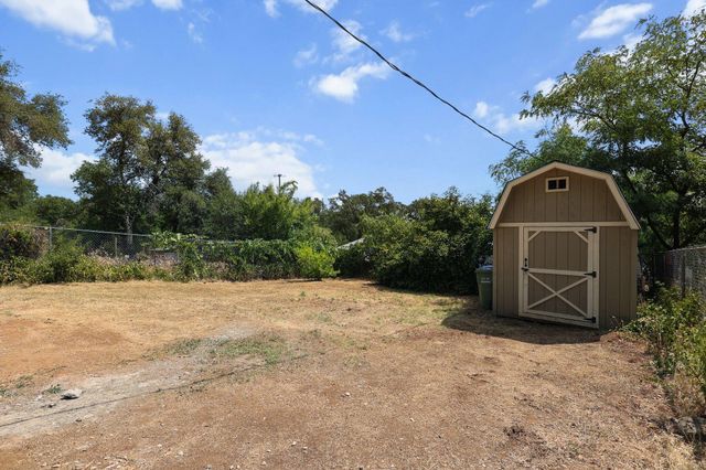 2415 West Street, Redding, CA 96001