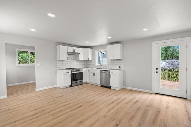 2415 West Street, Redding, CA 96001