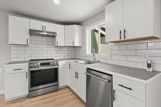 2415 West Street, Redding, CA 96001