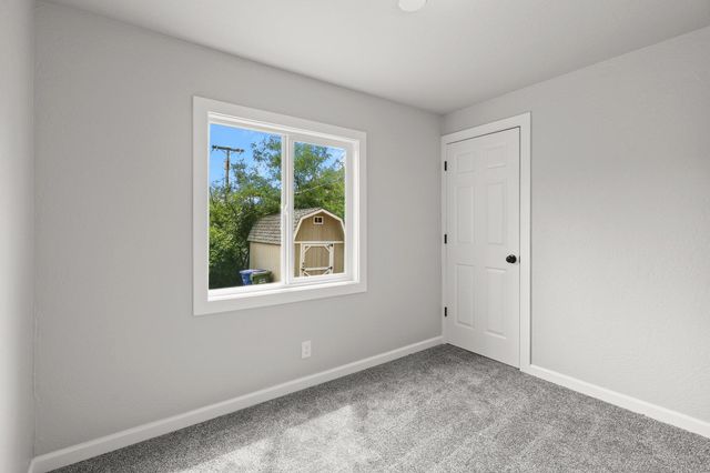 2415 West Street, Redding, CA 96001