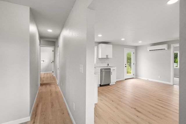 2415 West Street, Redding, CA 96001